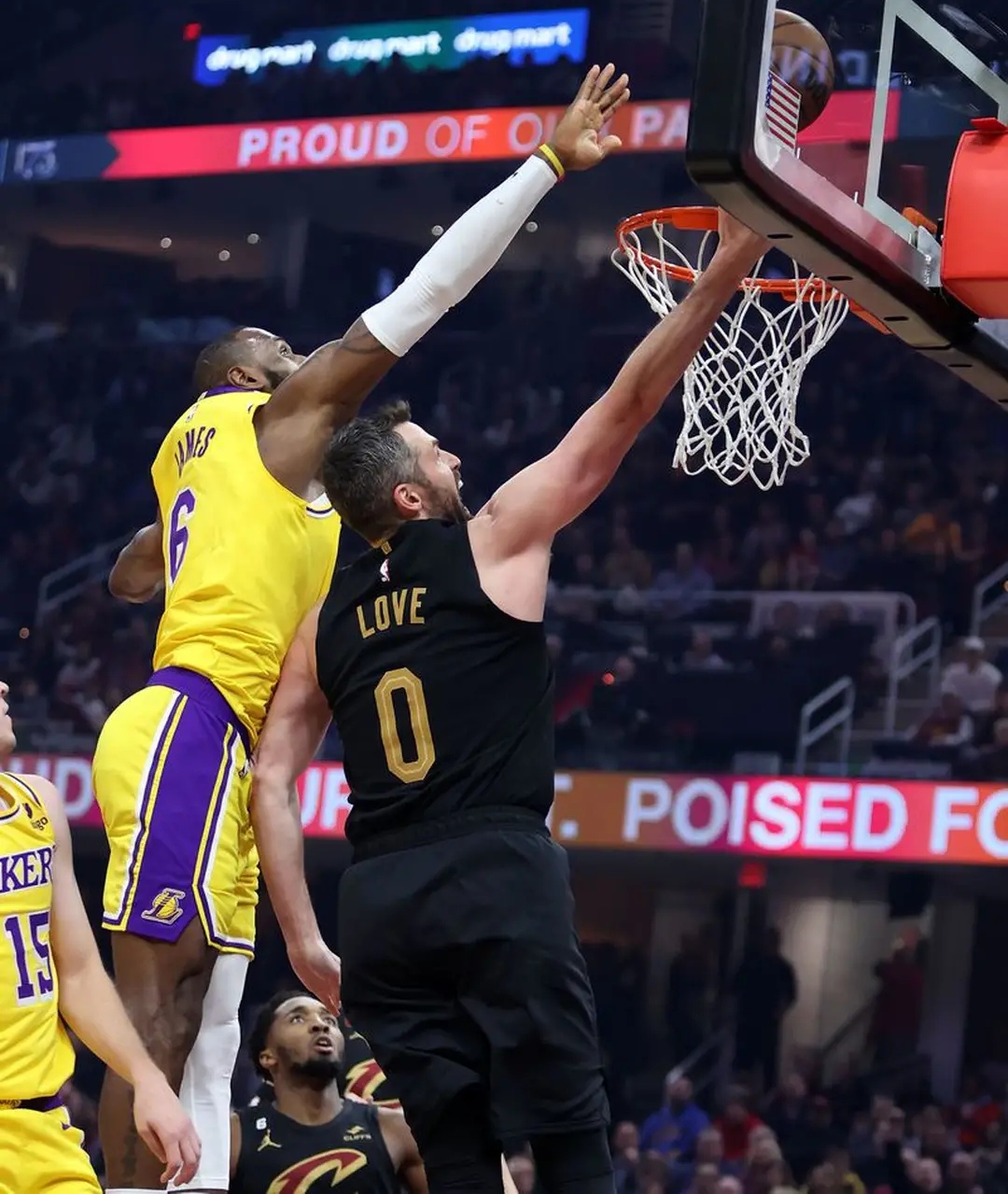 关于湖人B队强势爵士，萨姆·米切尔爆发神勇的信息