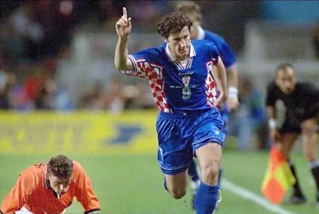 波兰力克乌拉圭，哈兰德统治全场