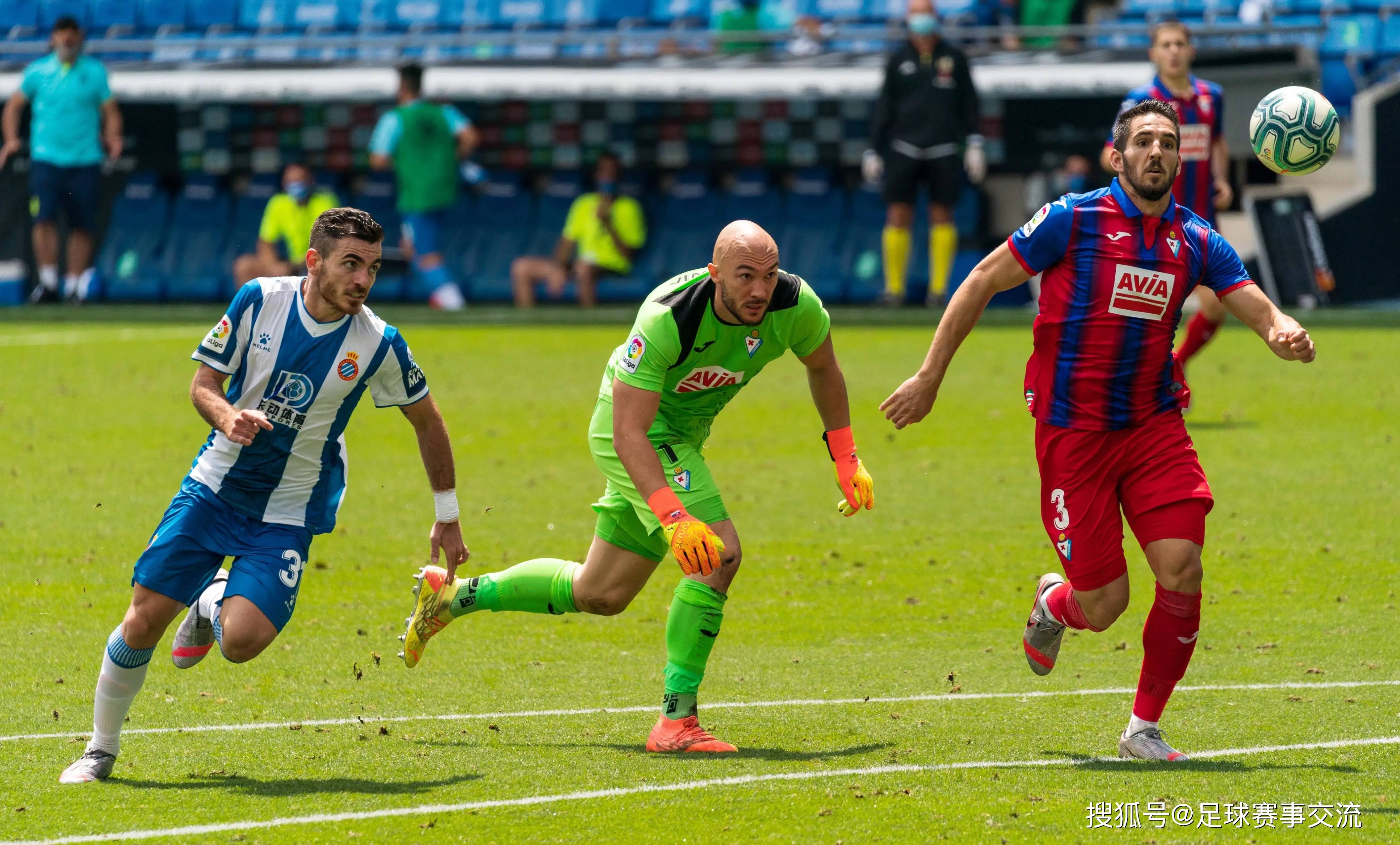 包含西班牙国家队备战重要足球比赛，雄心勃勃的词条