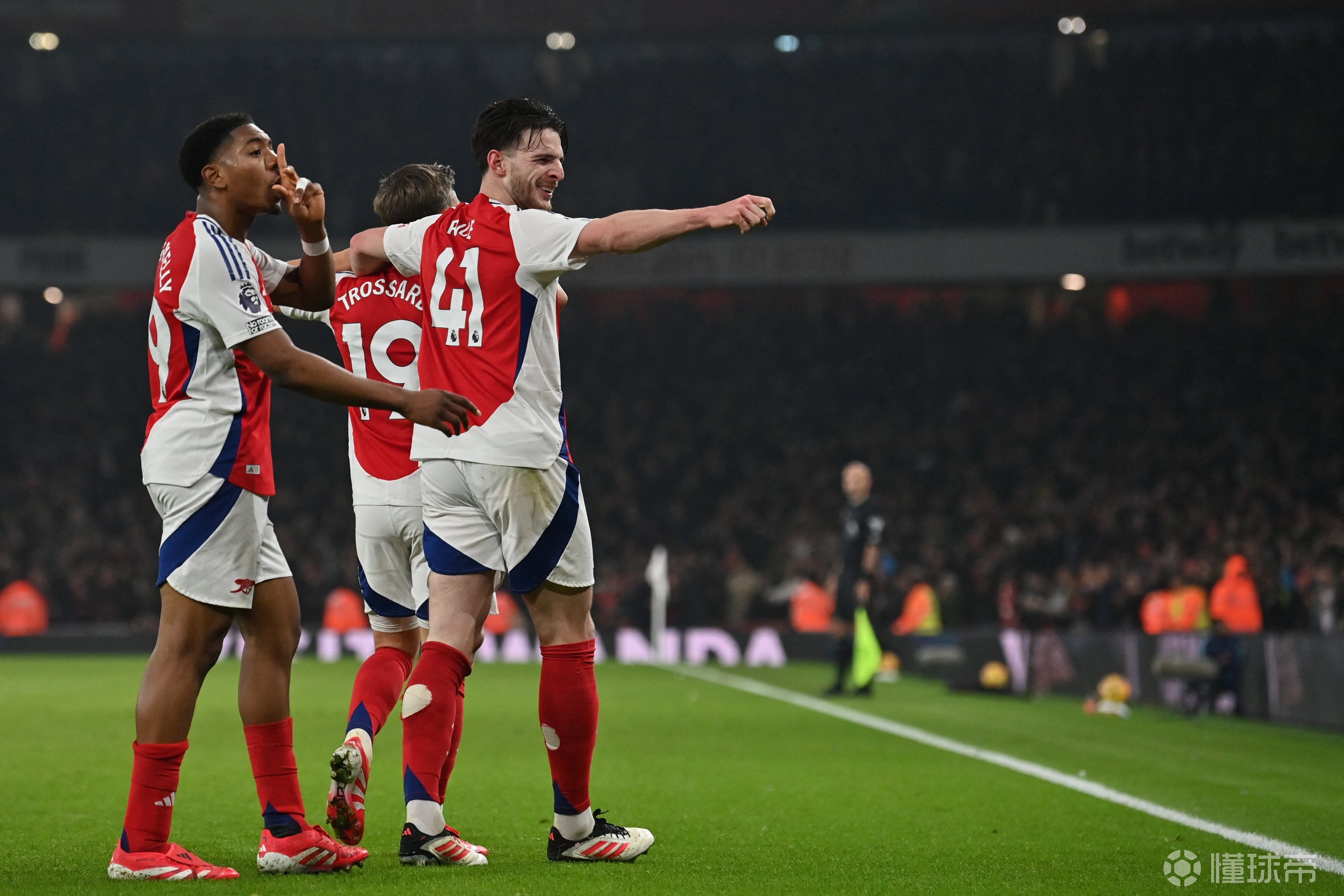 包含曼联苦战终落败，止步欧冠半决赛的词条