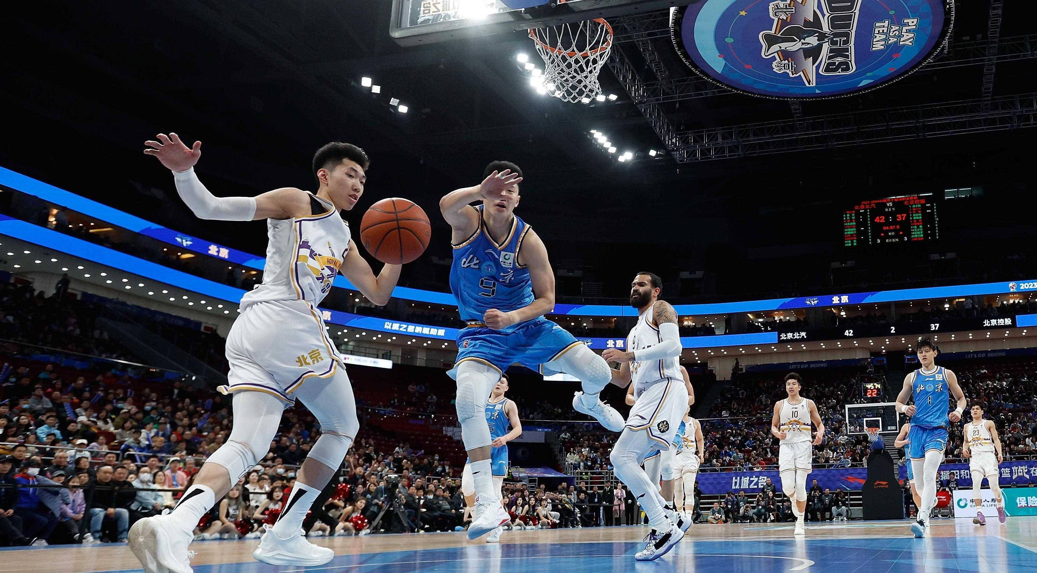 世界篮球比赛上演激烈争夺，呈现令人赞叹的精彩的简单介绍