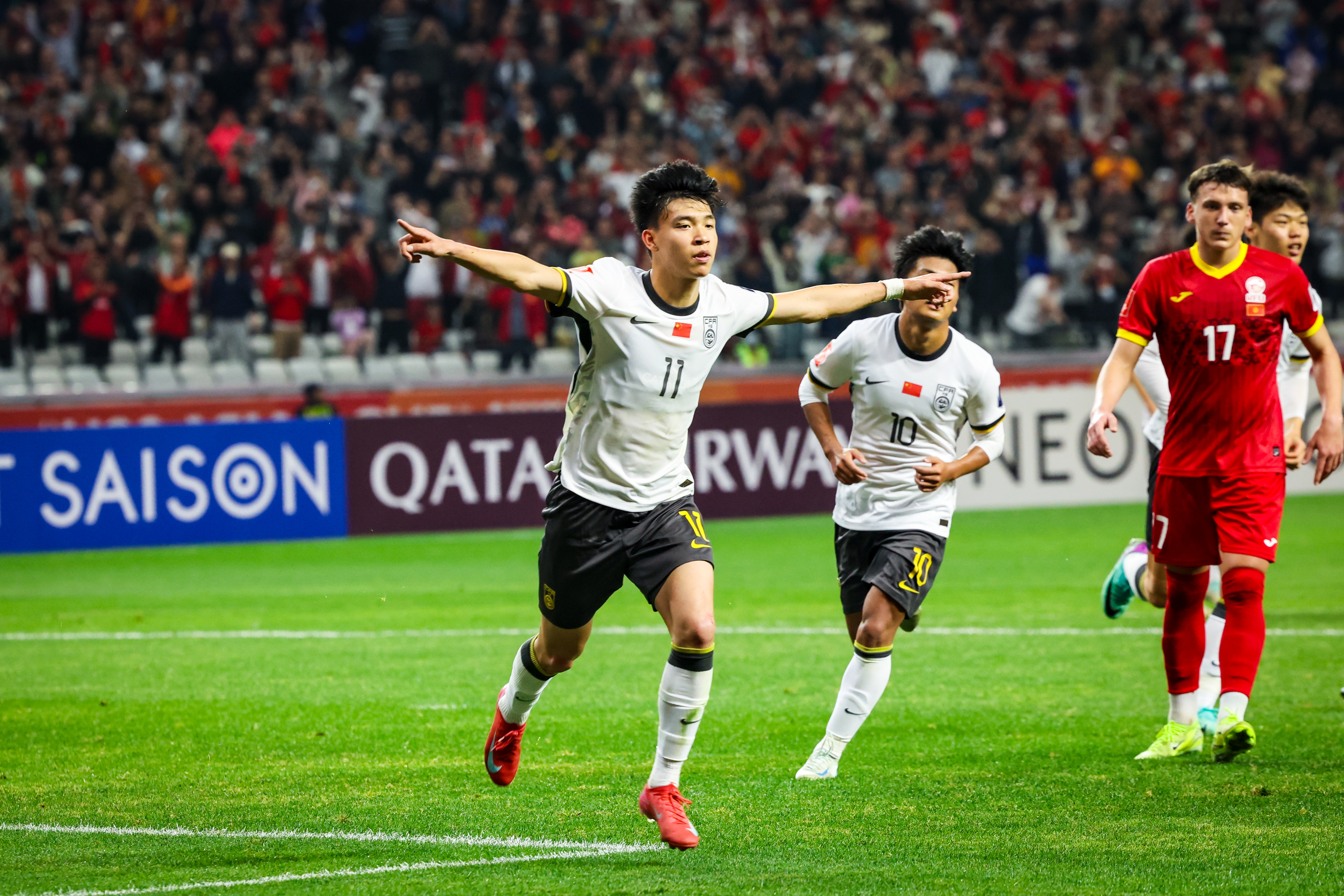 关于亚洲强队大胜对手，完美保持不败的信息