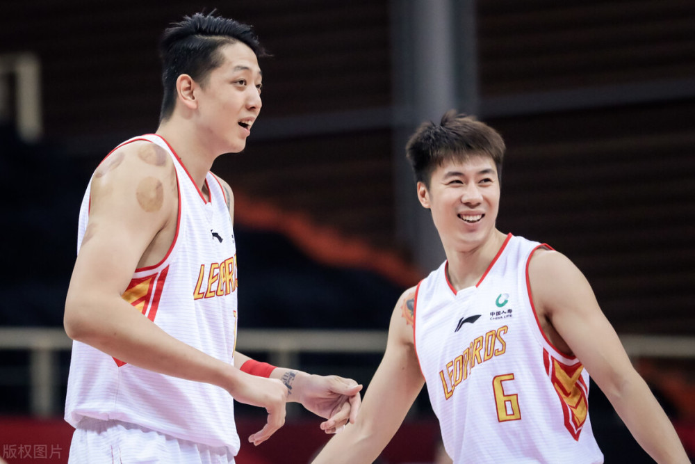 关于上海队横扫新疆队，布克统治全场的信息