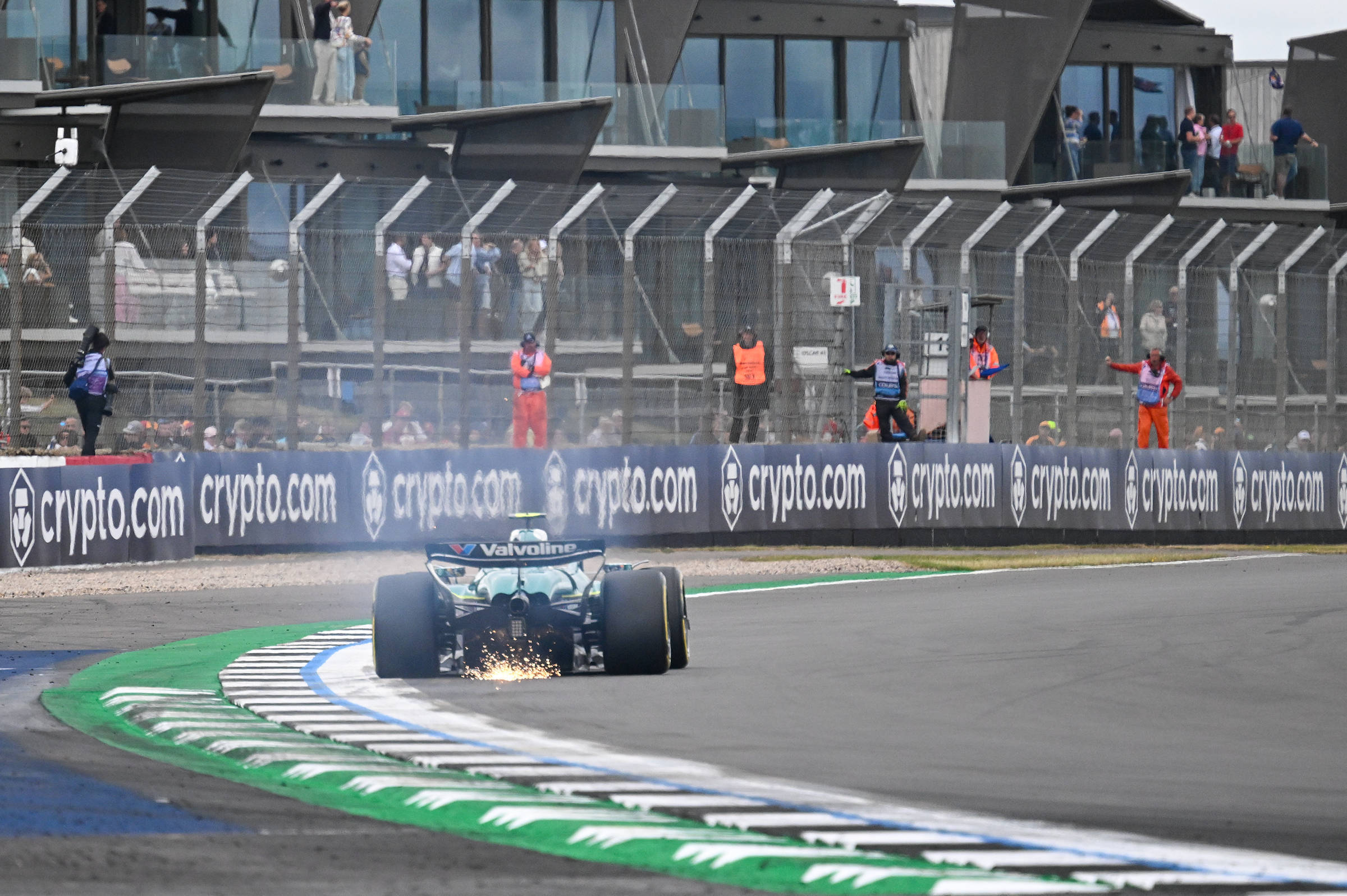 开云体育APP下载-红牛二队鏖战梅赛德斯，汉密尔顿惊艳四座的简单介绍