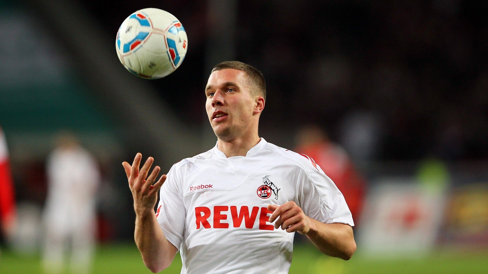 赛道上的绝对主宰，佩雷兹驾驭迈凯伦鏖战红牛二队，上演统治级表演